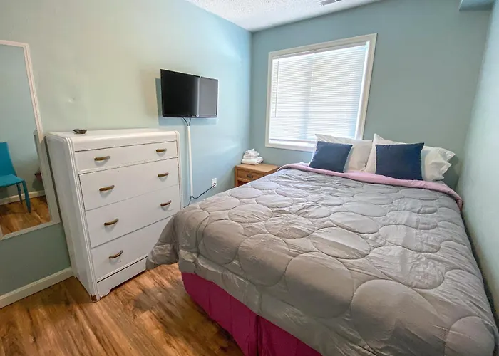 Jocelyn Manor Apartment *