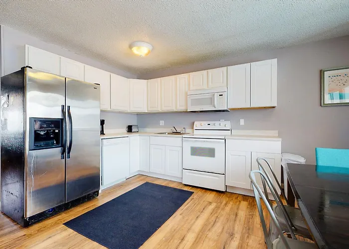 Apartment Jocelyn Manor
